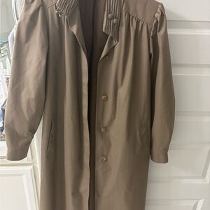 Vintage London Fog Tan Trench Coat with Relaxed Fit and Soft Fabric